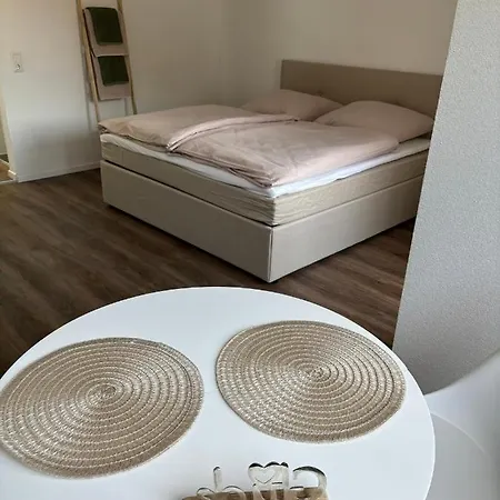 アパート Uber Den Dachern - Modernes Appartement, Pool バイアースブロン