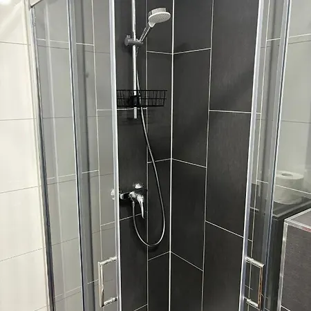 アパート Uber Den Dachern - Modernes Appartement, Pool バイアースブロン