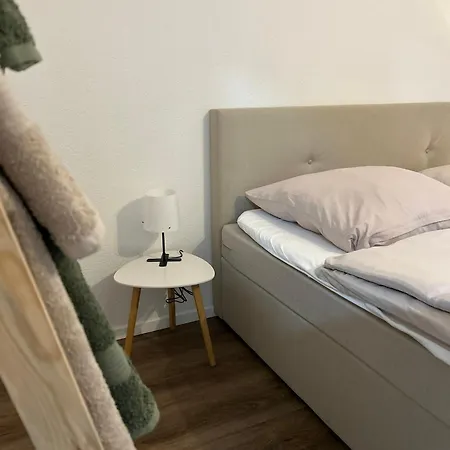 Uber Den Dachern - Modernes Appartement, Pool アパート *