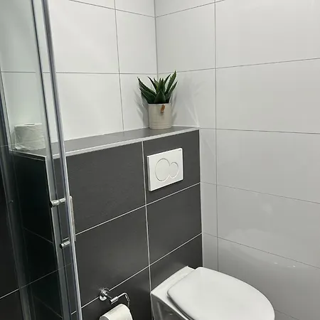 Uber Den Dachern - Modernes Appartement, Pool アパート