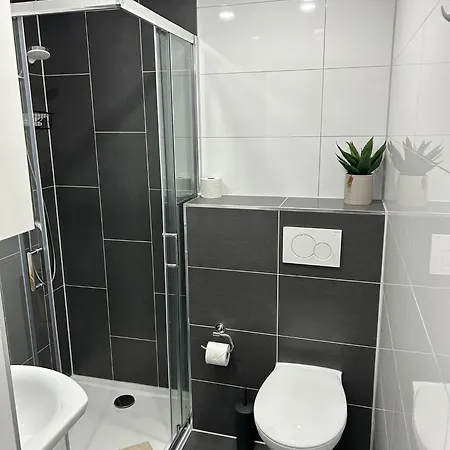 アパート Uber Den Dachern - Modernes Appartement, Pool バイアースブロン